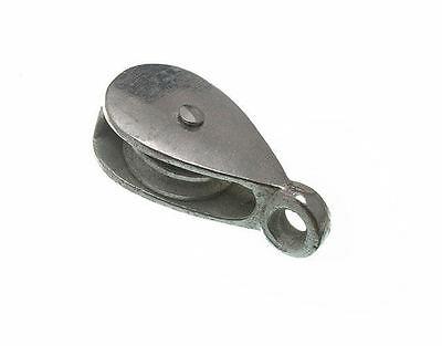 <p>
	A 30mm galvanised sturdy pulley ideal for wire aerials.</p>
<p>
	PRICE &euro;5.00</p>
